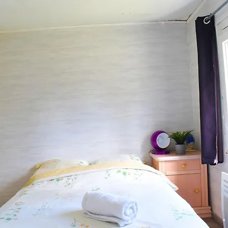 Le Mobil Du Bois Du Buc Holiday home Saint-Julien-de-la-Liegue