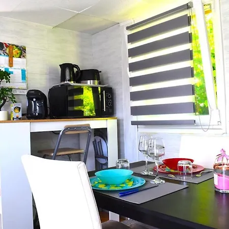Holiday home Le Mobil Du Bois Du Buc Saint-Julien-de-la-Liegue